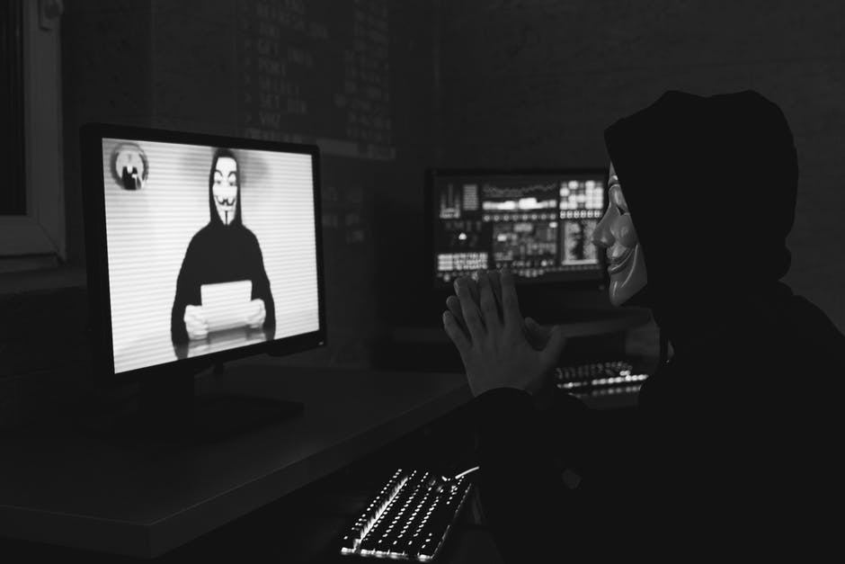 Salah satu hal yang sangat penting di era pandemi seperti sekarang ini adalah teknologi. Mengingat semua pekerjaan ataupun kegiatan harus dilakukan secara online. Berkat kecanggihan teknologi inilah kita tetap bisa saling terhubung, tetap produktif dan kreatif meskipun harus bekerja dari rumah. Namun, tidak dapat dipungkiri dengan semakin canggihnya teknologi, maka semakin besar pula risiko serangan siber yang bisa terjadi. Berdasar data dari National Cyber Security, dalam empat bulan pertama di tahun 2020 saja sudah tercatat ada 88 juta cyber attack yang terjadi di Indonesia. Bahkan, seiring dengan pertambahan pelaku e-commerce, diprediksi kerugian akibat serangan siber global bisa mencapai angka 6 triliun US dollar. Dengan fakta ini tentunya mendatangkan sebuah kebutuhan mendesak untuk meningkatkan cyber security Indonesia. Para pelaku bisnis, khususnya UKM dinilai sebagai korban yang potensial karena dianggap kurang memperhatikan security dan perlindungan data informasi pelanggan. Dalam sebuah konferensi pers, Manager Field System Engineer Web Fraud Protection, Andre Iswanto menyebutkan ada lima ancaman cyber yang paling umum bagi pelaku bisnis online, antara lain: MALWARE Malware adalah alat yang paling sering dimanfaatkan para penjahat siber di seluruh dunia untuk mendapatkan akses pada sistem dan data rahasia. Sebagai pelaku bisnis, sebaiknya kamu aware dengan modus operandi ini, karena malware kerap disusupkan ke laman situs e-commerce untuk mencuri data para pelanggan. SERBUAN TRAFIK Jenis serangan yang sering dilakukan lainnya adalah serbuan trafik. Cara ini seringkali dimanfaatkan para penjahat cyber untuk membuat sistem jaringan suatu web kewalahan. SERANGAN APLIKASI Serangan aplikasi dilakukan dengan menggunakan kredensial dan informasi curian. Serangan ini biasa terjadi pada situs e-commerce dan perbankan dengan memanfaatkan celah-celah keamanan di dalam aplikasi web tersebut. Modus operandinya adalah dengan mengarahkan pelanggan pada situs web palsu yang digunakan untuk mencuri informasi pribadi pelanggan. Data inilah yang nantinya akan digunakan oleh penjahat cyber. ANCAMAN ORANG DALAM Ancaman juga bisa terjadi di dalam perusahaan sendiri. Apabila akses masuk ke dalam situs perusahaan tidak begitu aman, maka para penjahat akan lebih mudah mengakses berbagai data rahasia perusahaan melalui akun karyawan. SERANGAN BOTNET Kejahatan cyber satu ini merupakan skema yang cukup canggih. Pasalnya, para penjahat cyber harus memanfaatkan serangan bruteforce serta algoritma dan botnet yang canggih untuk mencuri berbagai data transaksi milik korban, lalu menjualnya secara online. Dari penjelasan tersebut, dapat disimpulkan jika ancaman kejahatan cyber juga kian berkembang seiring semakin canggihnya teknologi. Salah satu cara terbaik yang bisa dilakukan untuk menghindari kejahatan cyber adalah dengan memprediksi apa yang mungkin dilakukan oleh peretas dan mengidentifikasi kelemahan sistem negara. Sudah ada banyak lembaga yang menyadari kebutuhan akan strategi keamanan cyber untuk menangani risiko-risiko yang mungkin mengancam bisnis mereka. Kamu bisa mulai mempelajari tentang cyber security Indonesia dengan kuliah di IDS Digital College jurusan teknik informatika atau jurusan sistem informasi. Dengan begitu, kamu bisa ikut berkontribusi dalam meningkatkan pengetahuan dan awareness masyarakat akan kejahatan siber yang mengancam. Untuk informasi lebih lanjut kamu bisa kunjungi website kami, ya!