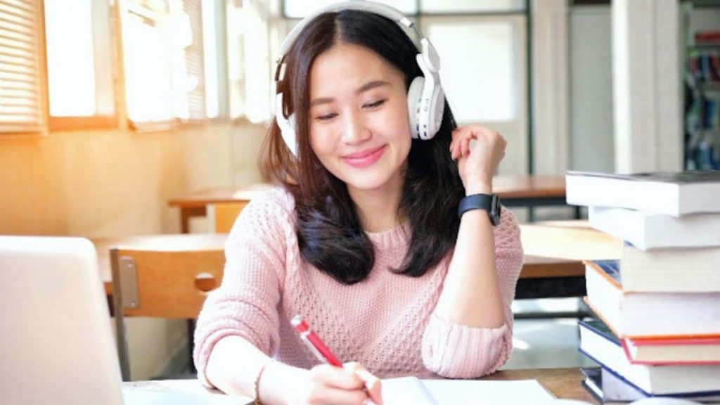 Manfaat Mendengarkan Musik Saat Belajar