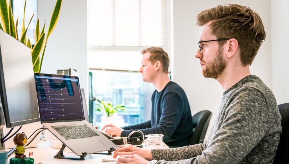 Microservices untuk Menyederhanakan Pengembangan Produk Microservices untuk Menyederhanakan Pengembangan Produk